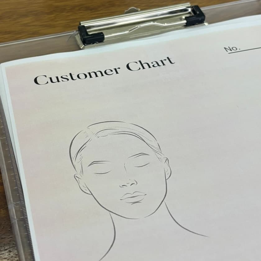 얼굴 그림이 그려진 고객 피부 차트